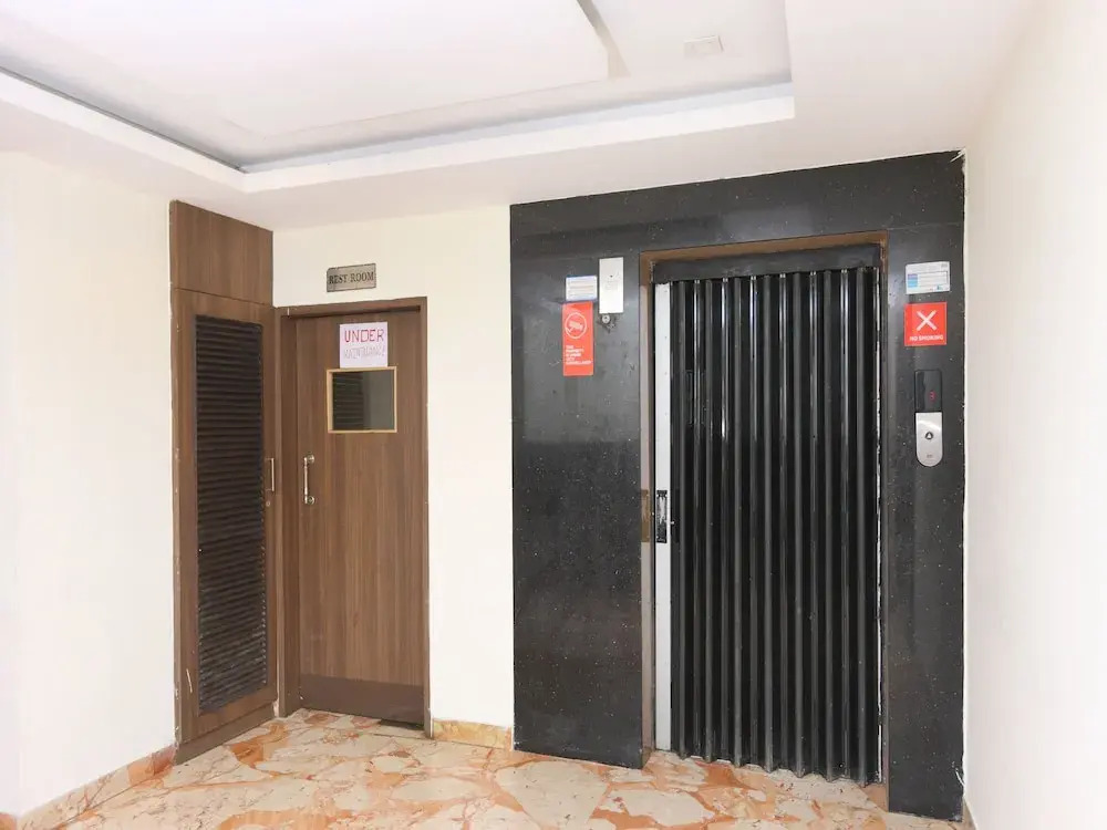 OYO Flagship 559 Velachery Railway Station