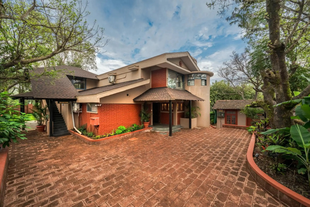 SaffronStays Red Brick House - 3BR English-style villa with verandah dining, orchard lawn & classic charm