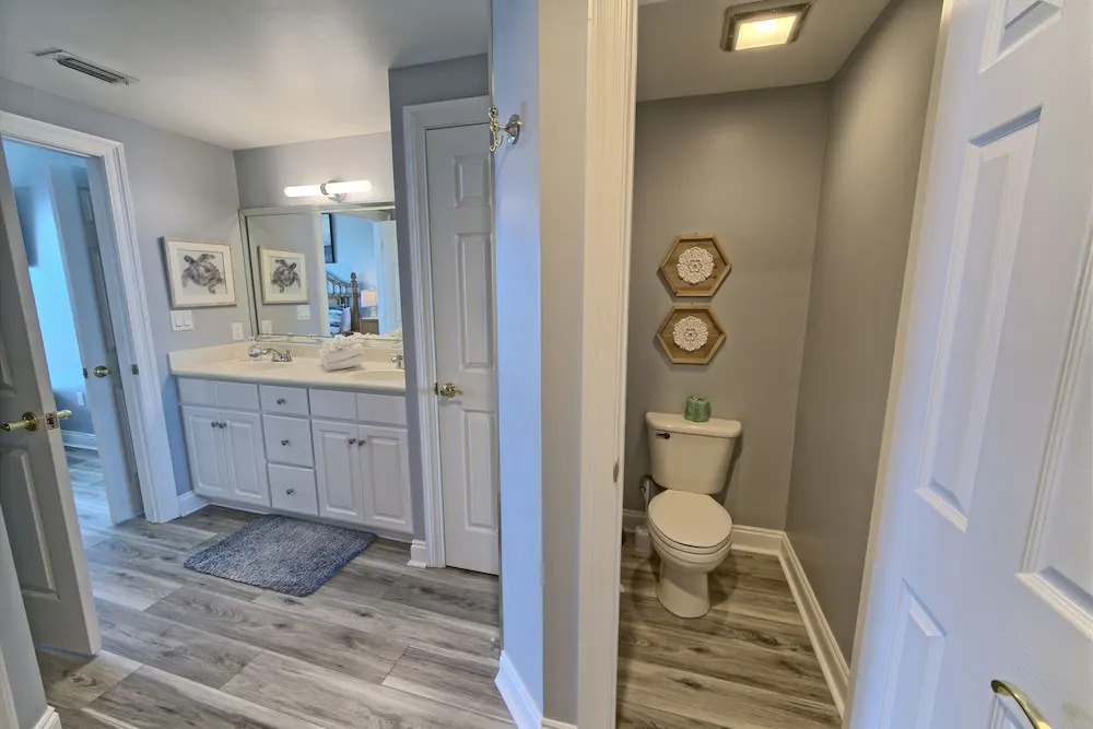 Spacious Tropical Condominium at 17th Floor with Beach and Pool Access - Unit 1707 by RedAwning