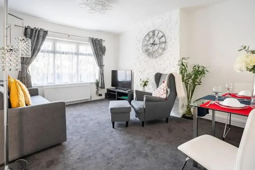 1 Bed-sleeps 4-free Parking-30 Min to Central Ldn