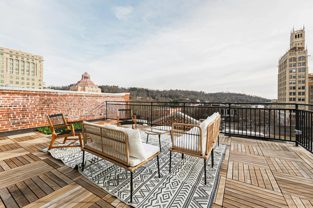 Park View Penthouse Suite 301