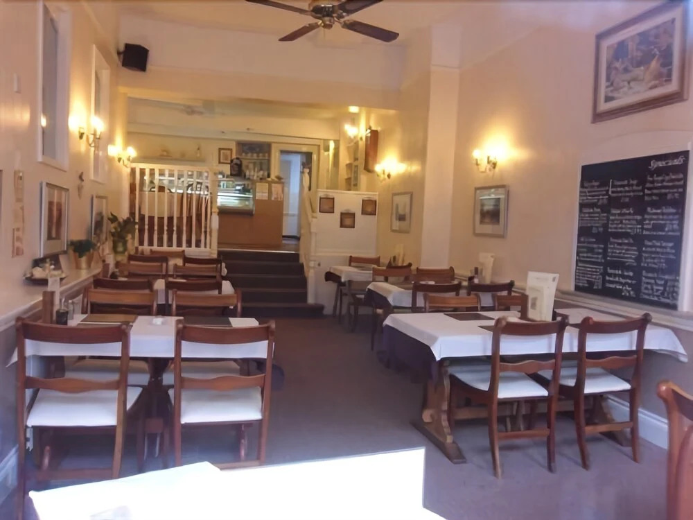 Raglan House