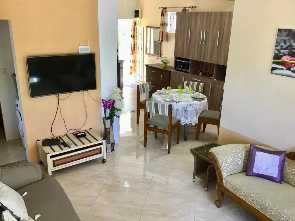 Cardamon Villa is a 2 bedroom with 1 bathroom and seperate toilet detached house with AC and swimming pool , 5 minutes walk from Flic en Flac public beach