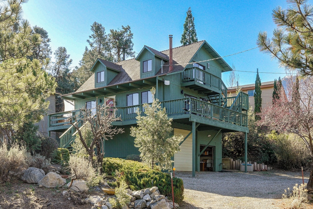 Mtn Views Near Hiking: Pine Mountain Club Getaway!