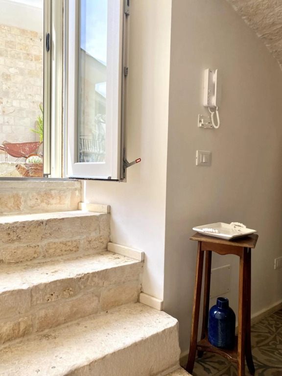 historic residence, surrounded by greenery, suitable for couples, relaxation guaranteed-Dimora Dalia