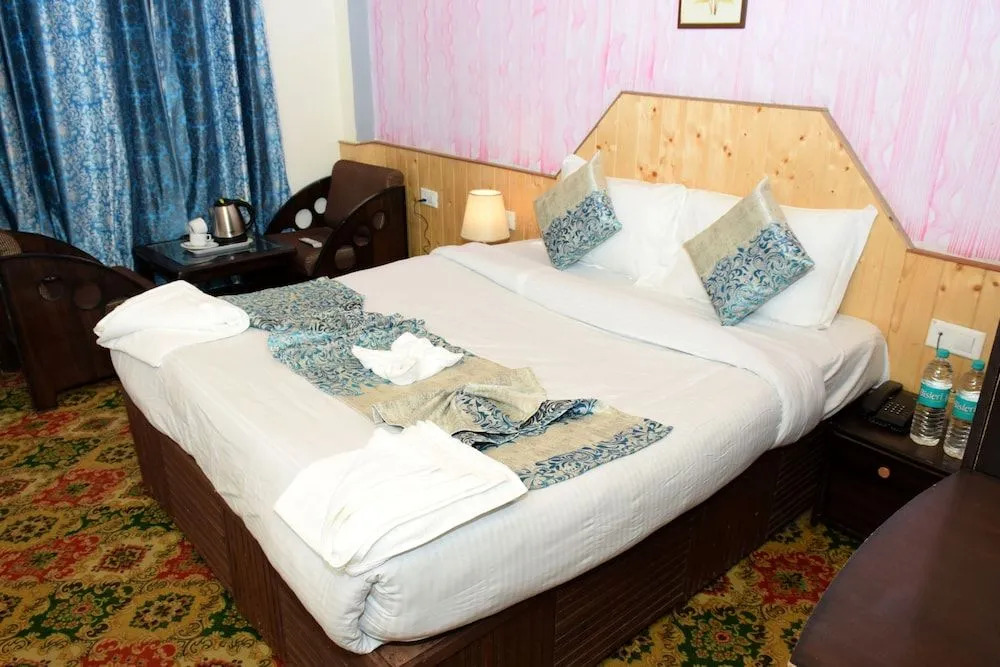 Comlux Hotels Manali