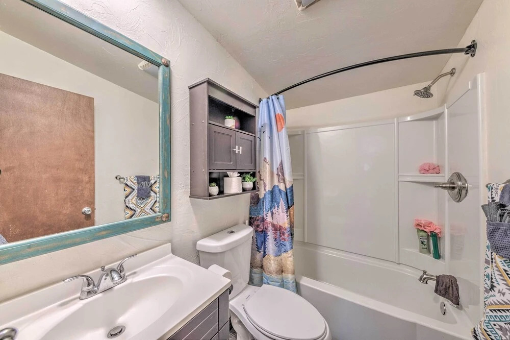 'raven Hill Retreat' ~ Close to Midtown!