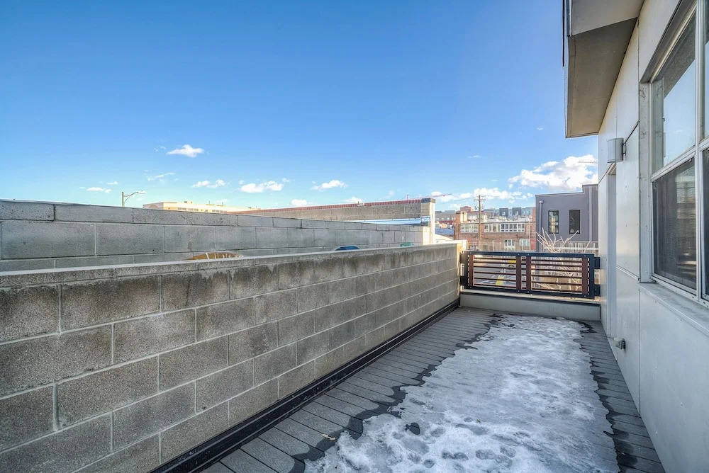 Luxe 3 Story Loft Rooftop Deck City Views!