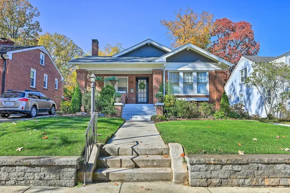Vintage Chic Cottage < 1 Mile to UNC Greensboro!