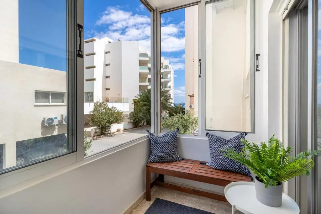 Rustic 1-BR Apt in Mackenzie-Larnaca