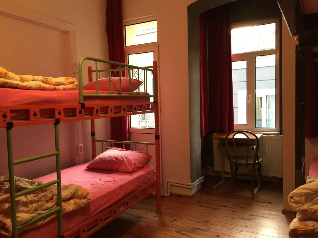 Innjoy Hostel - Adults Only