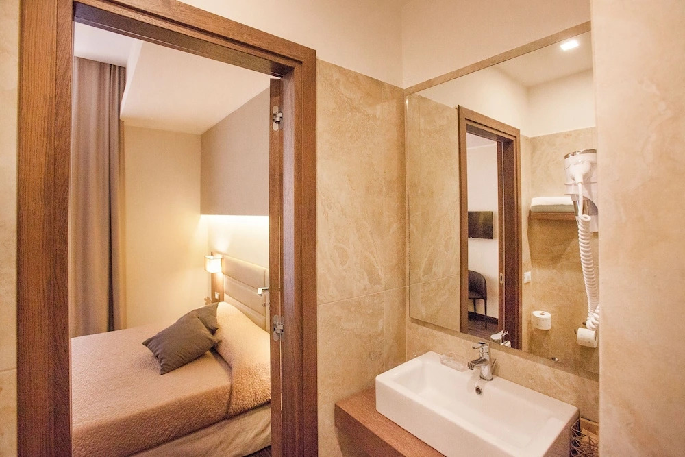 Classic Comfort Room Naples City Center