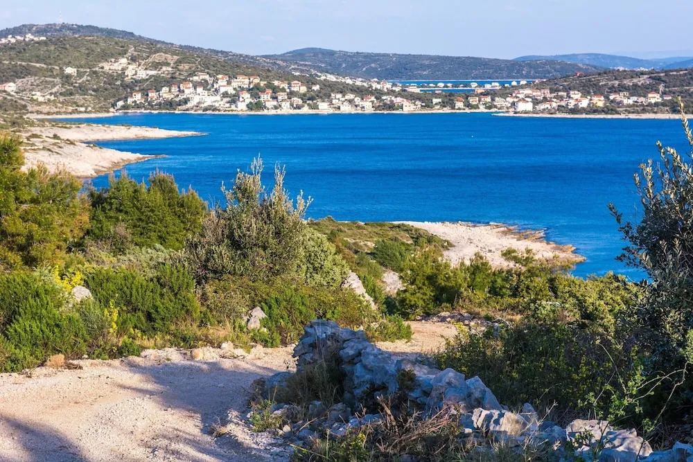 A2 - apt w. Terrace, Just 3 min Walk to the Beach