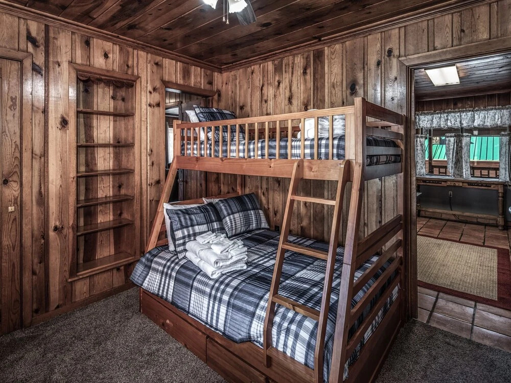 413apvillage23avncb - Alpine Cabin