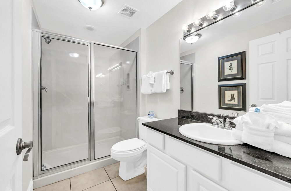 Calypso 2-2207 West