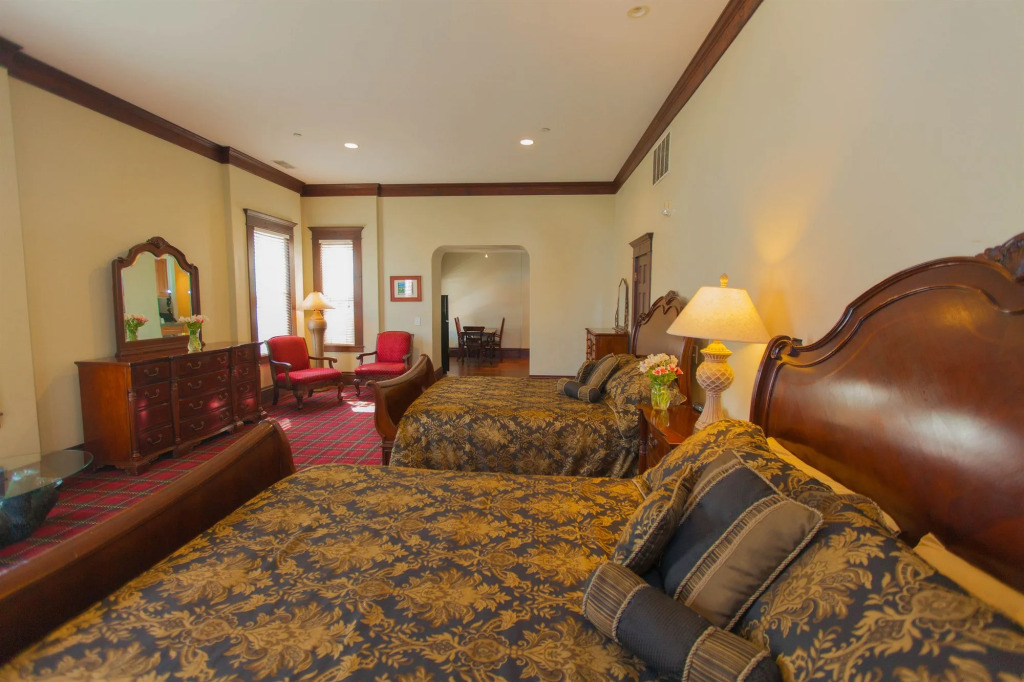 Santa Paula Inn