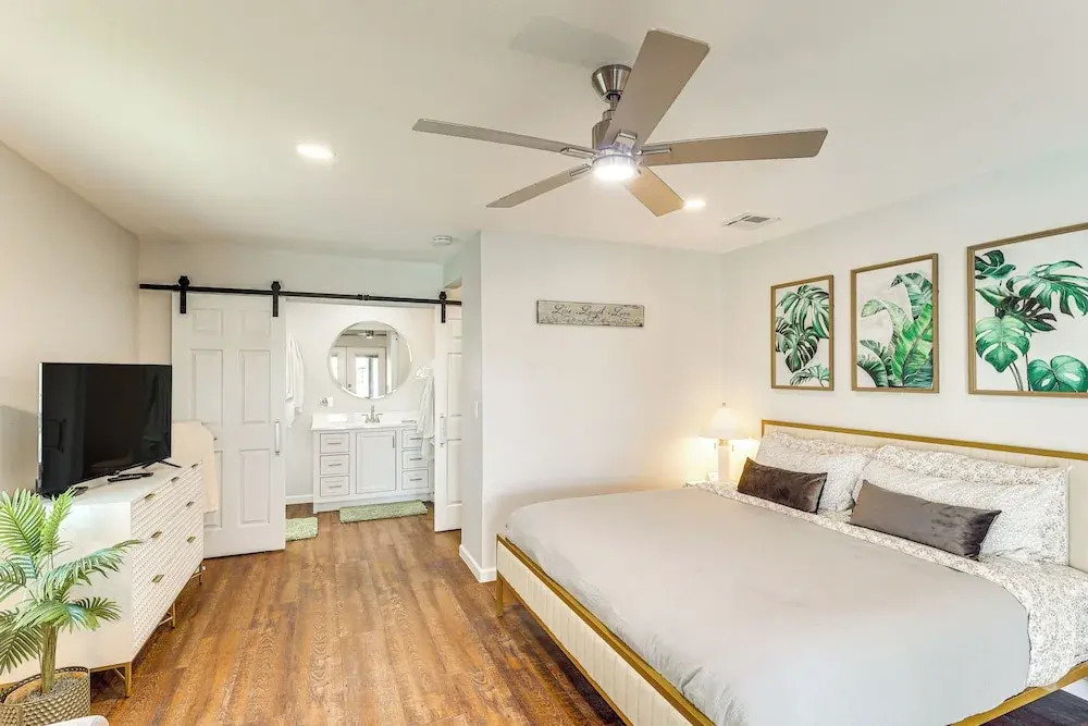 Casita + Chef's Kitchen: Lake Havasu Desert Oasis