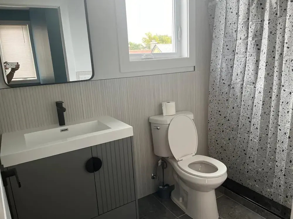 Nwk 627 Room 111 Private Bathroom