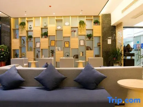 Qingmu Select Hotel (Liyang Aoti Avenue, Wuyue Plaza)