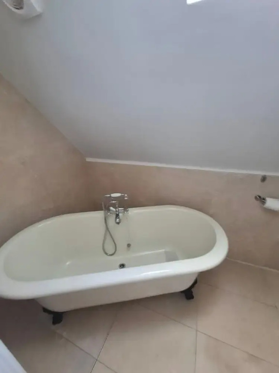 Modern Apartment - Quiet Location