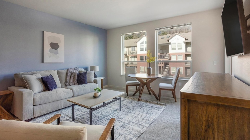 Landing Apartments near North Lakewood