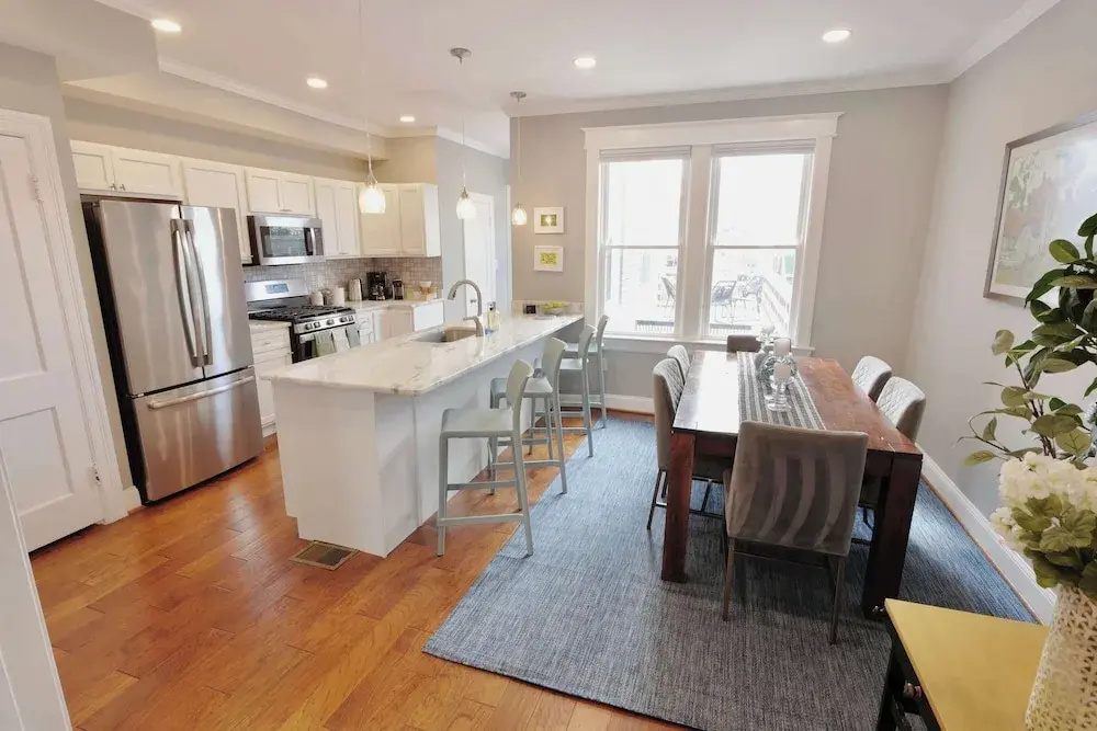 Terrific Family Townhouse + Parking x 2 Cars