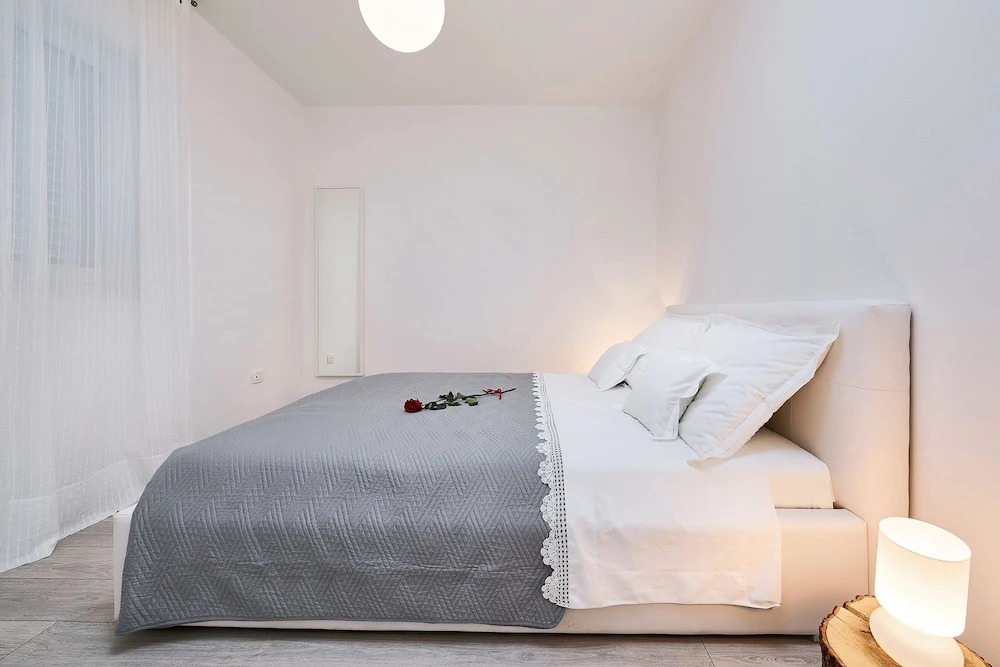 Luxury apartment with private pool Queen Helena