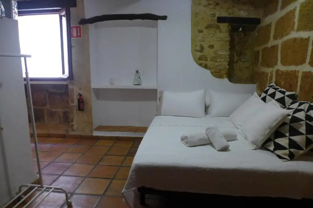 No.5b - Lovely Studio Apt with A/C in the Centre of the Old Town