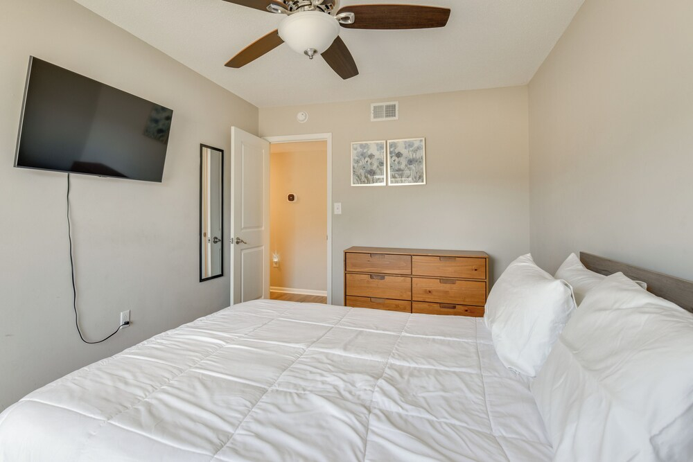 Spacious Fort Walton Beach Home ~ 2 Mi to Beach!