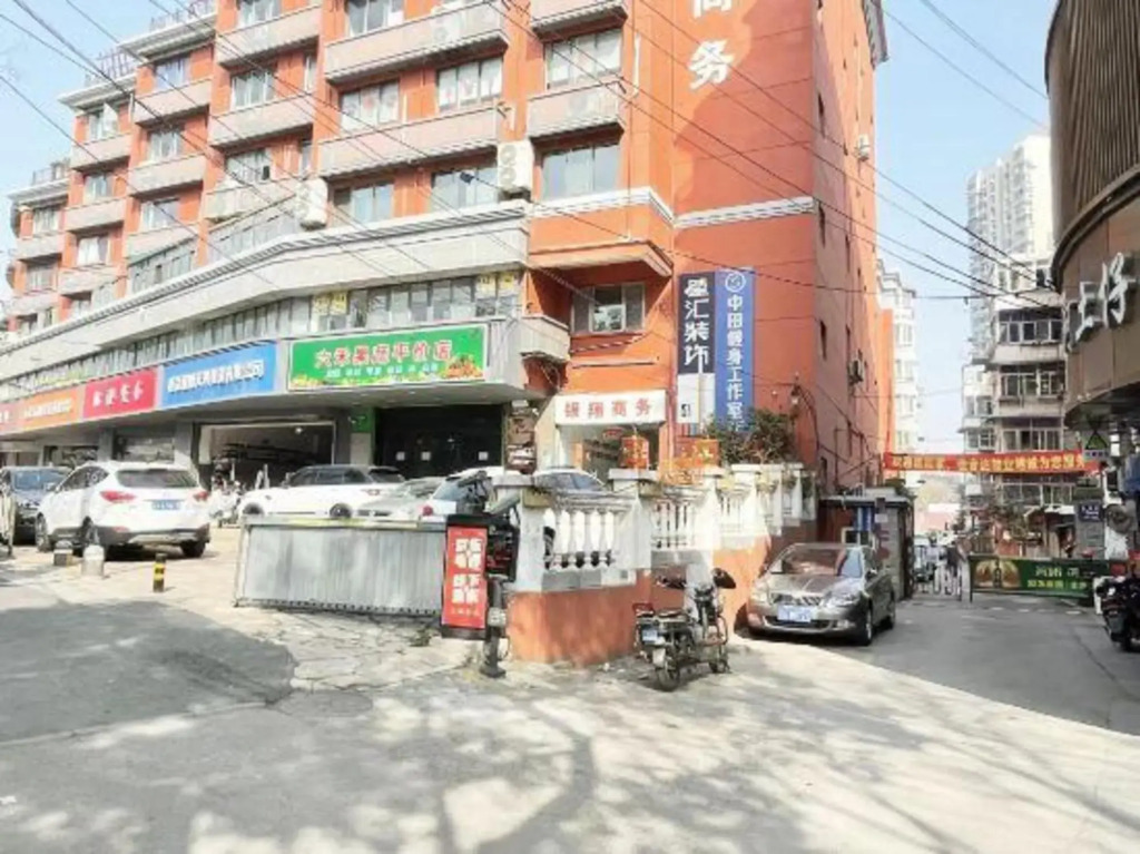 Qingmu Hotel (Nanjing Xinjiekou Hanzhongmen Subway Station)