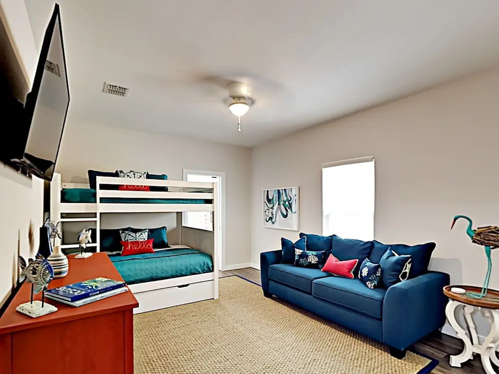 The Savvy Pelican 4 Bedrooms 3 Bathrooms Condo
