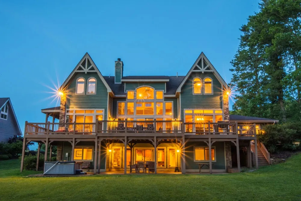 Unforgettable 8 Bedroom House