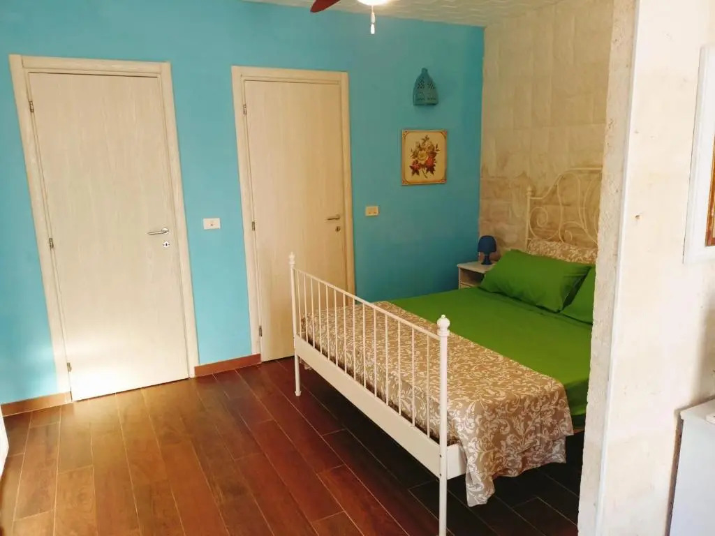 Apartment sleeps 4 in a villa 100m from the sandy sea