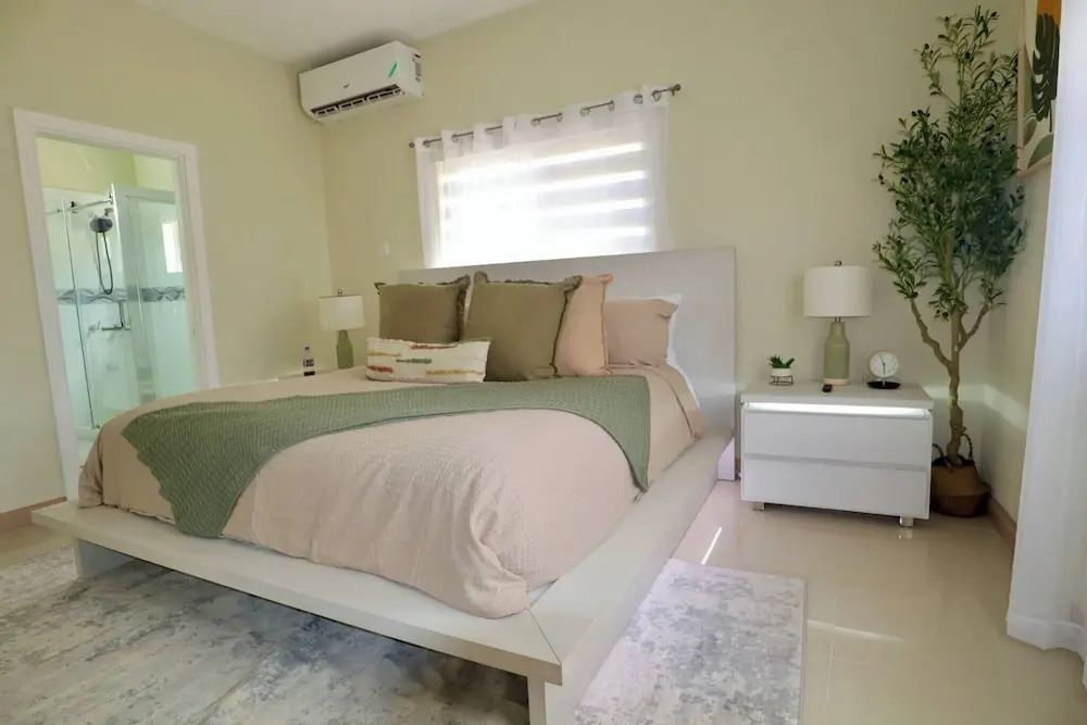 Island VYB Luxe Villa Ochi Rios With SOLAR system