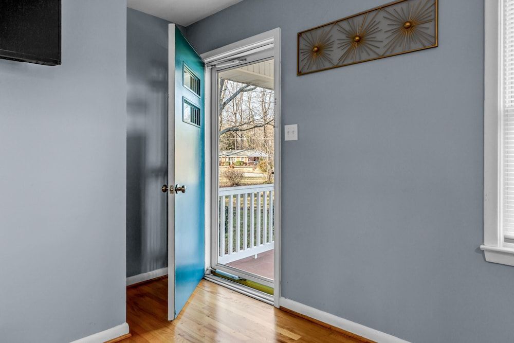 Stay Awhile Charming Greensboro House Close to Must-See Places