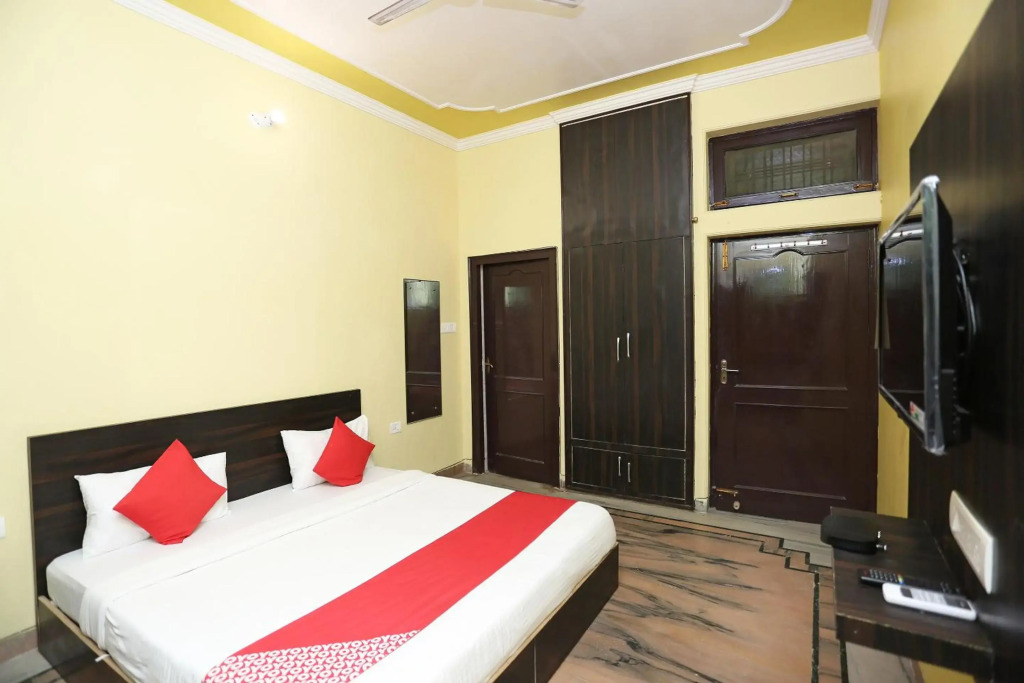 OYO 12758 Hotel Greenview Inn
