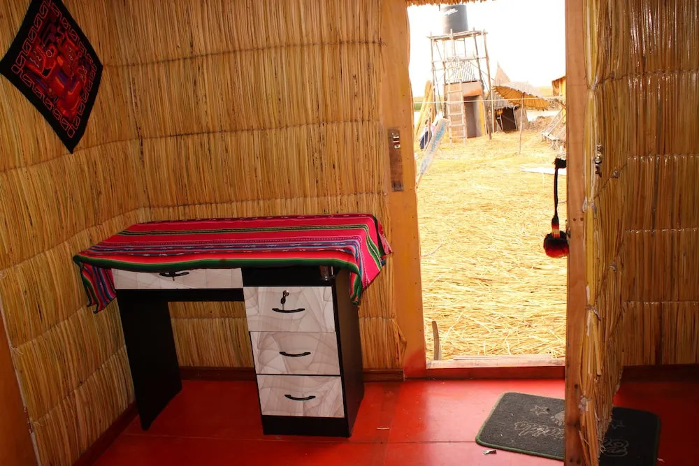 Titicaca Floating Lodge