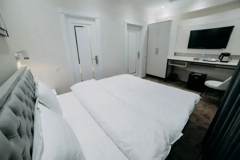Central Plaza Hotel