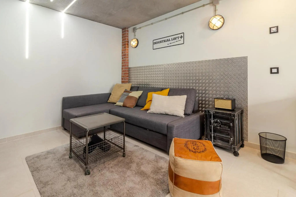 Flatguest Industrial Loft by Marina Suites - SCOOTERS - WIFI