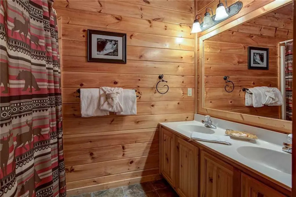 Aspens Envy 4 Bedroom Home with Mountain View
