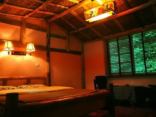 Ya'an River Lake April Inn