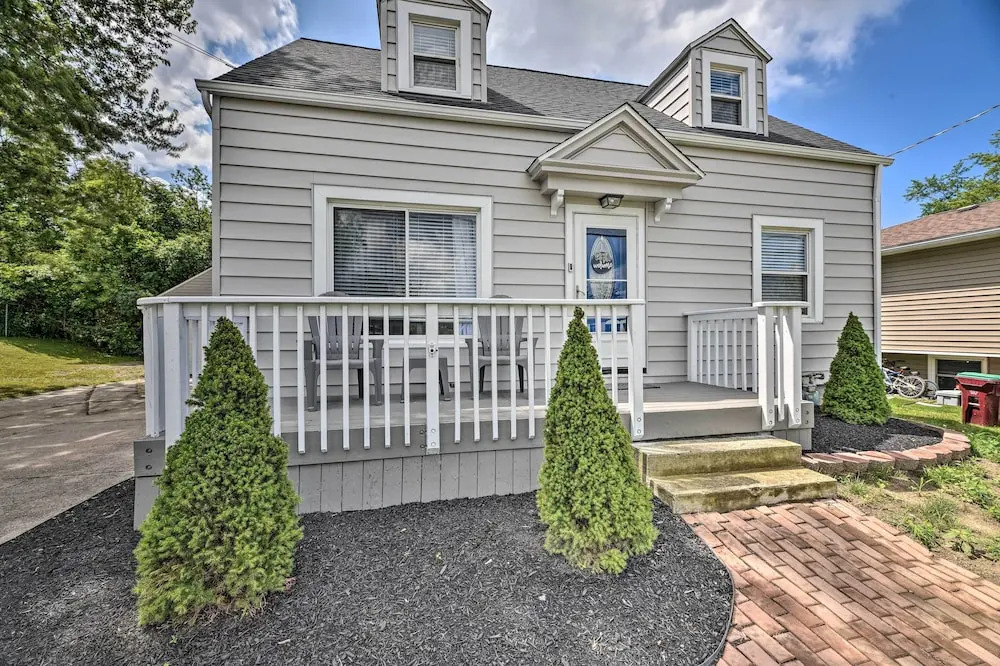 Orchard Park Home < 2 Mi to Highmark Stadium!