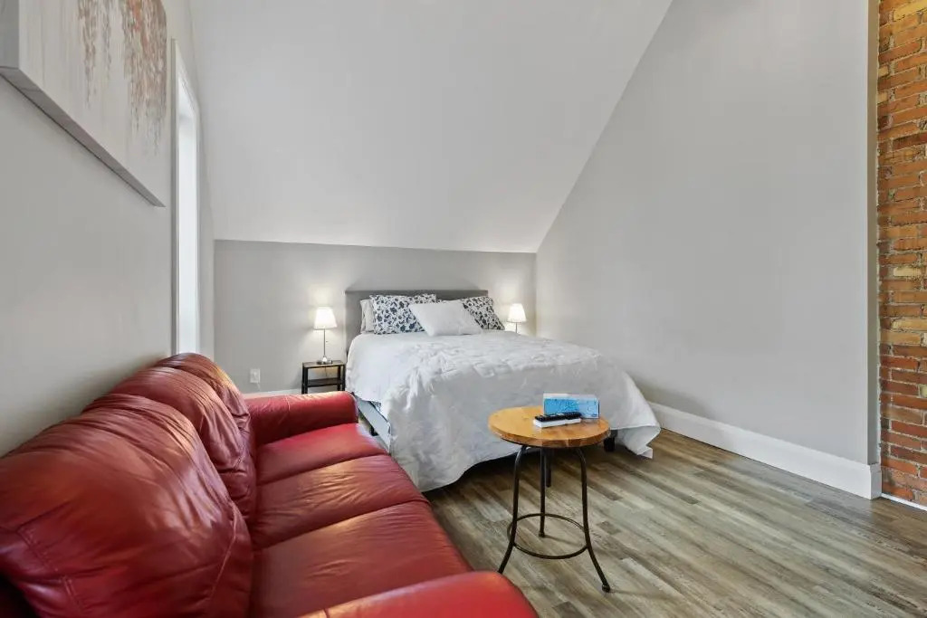 ENTIRE 1 BEDROOM APARTMENT ACROSS FROM GOOGLE - br5