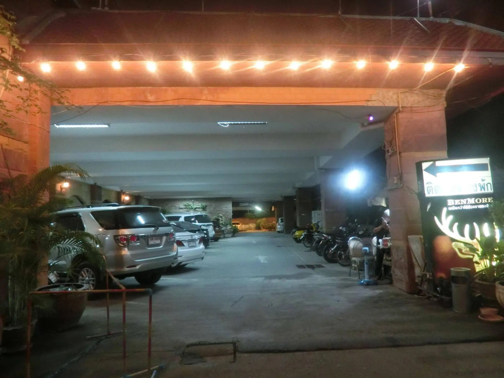 Ayutthaya Thanee Hotel