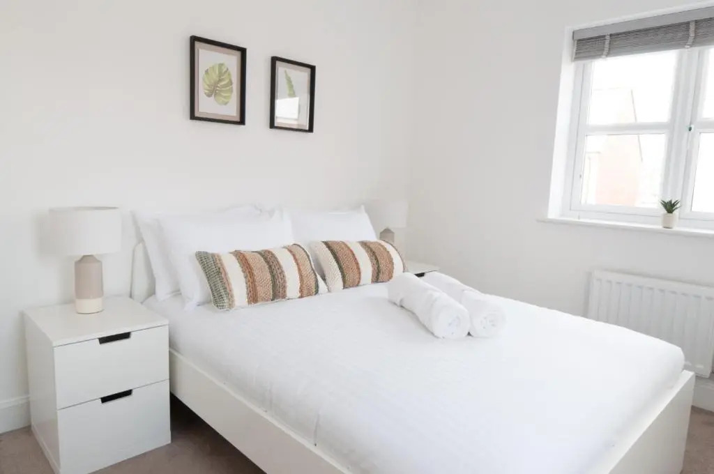 Lysander House - Modern, 4-Bed House, near Alton Towers