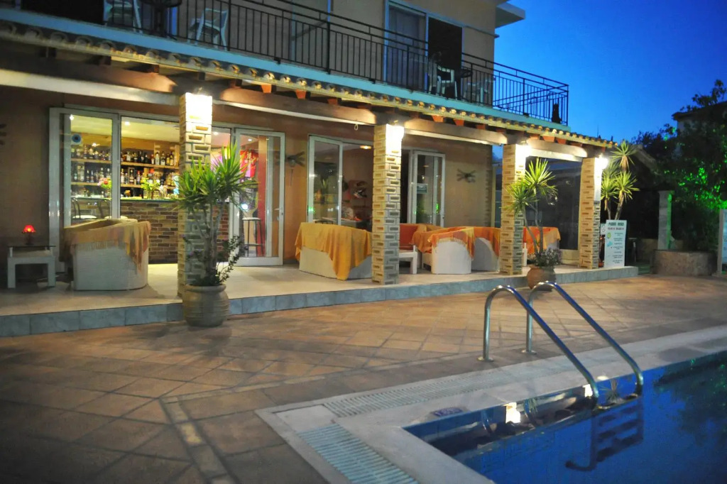Makis louvlis apartments