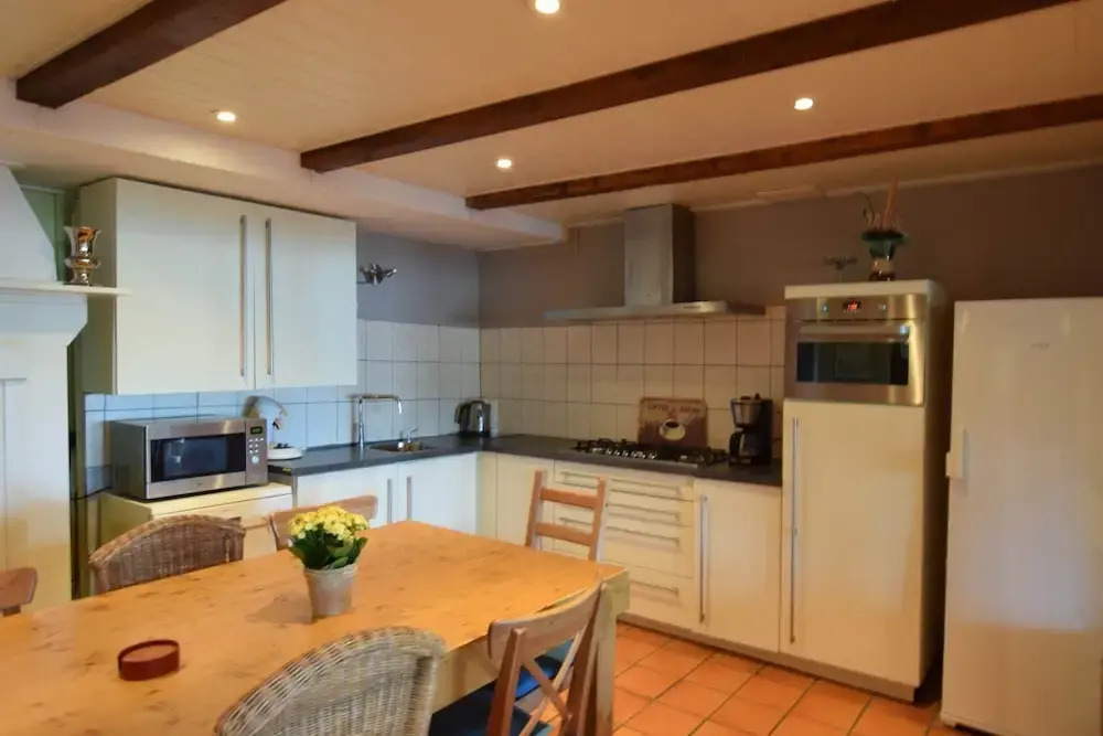 Farmhouse in Oosterwijk by River Linge