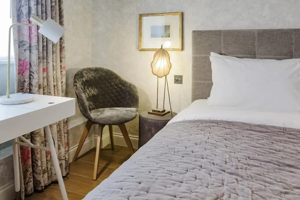 Beautiful 2 Bed 2 Bath Flat in South Kensington