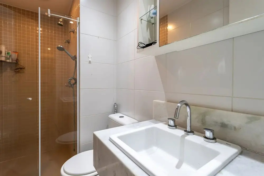 Apto Pet Friendly c 2 su tes e Garagem na Barra