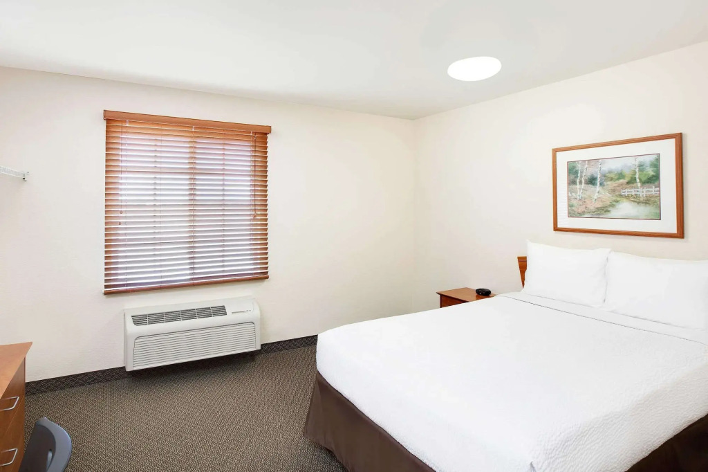 WoodSpring Suites Tyler Rose Garden